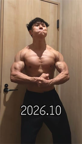 コロチキ西野、筋トレ3年で肥大した上半身に反響「デッッカ」「カッコいい」