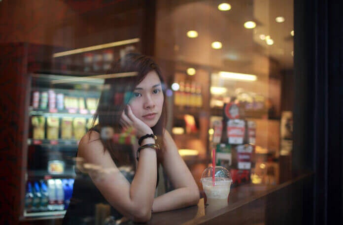 「プライド高いすぎ…」気難しいと言われる女性の特徴10選