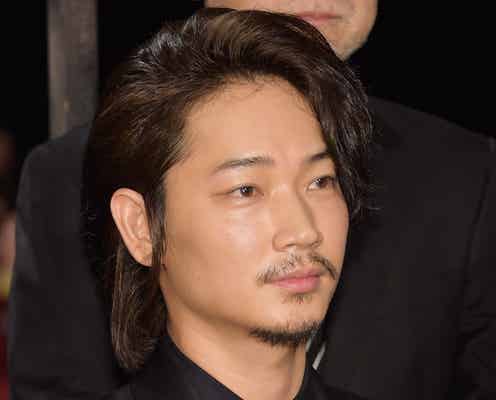 綾野剛、蜷川幸雄さんを悼む「言葉は私の中で生き続けています」