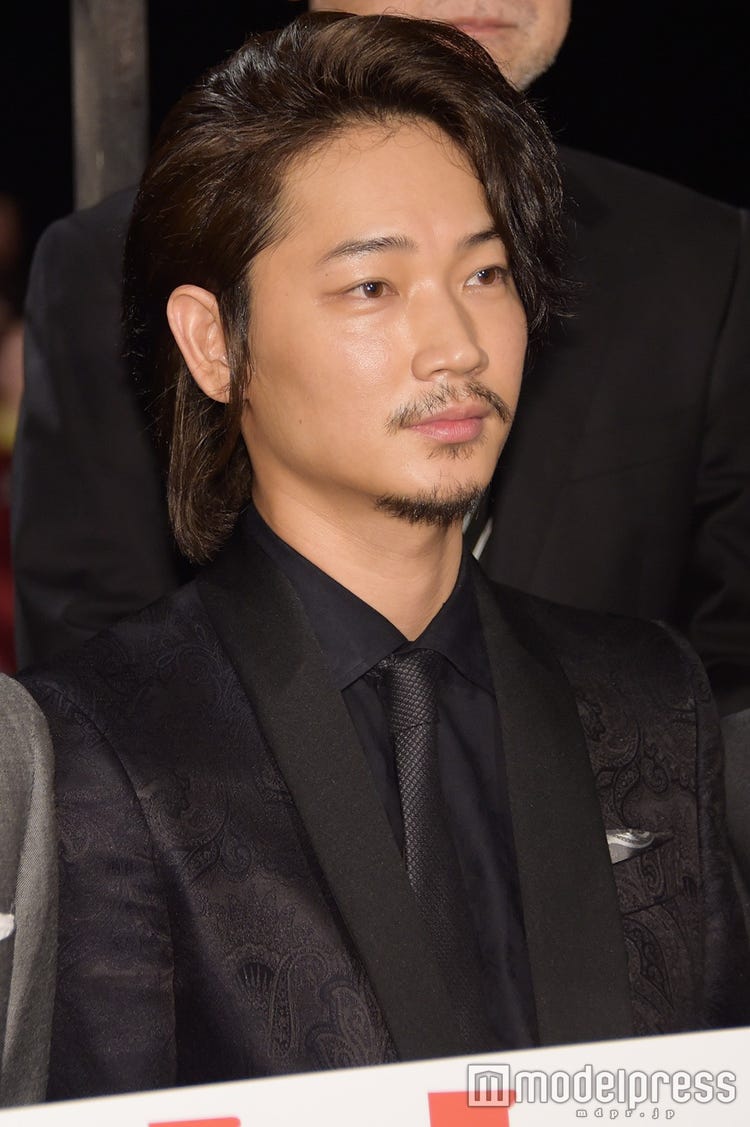 綾野剛 蜷川幸雄さんを悼む 言葉は私の中で生き続けています モデルプレス 綾野剛 蜷川幸雄さんを悼む 言葉は私の中で生き続けています モデルプレス