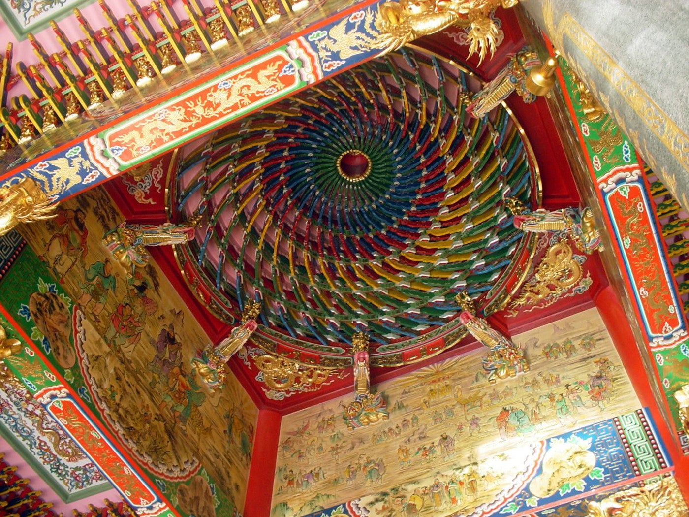 本殿 らせん天井／提供画像