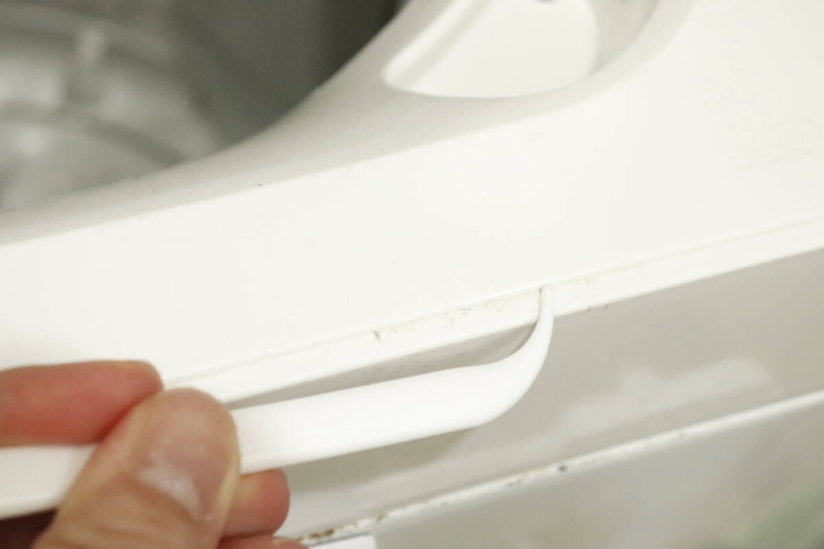 ダイソーの洗濯機お掃除ブラシ・不織布クリーナーセットのヘラ