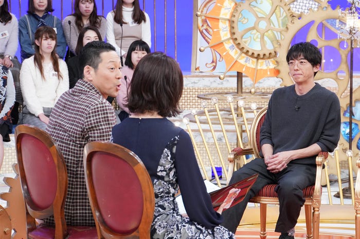 高橋一生(奥)(C)日本テレビ
