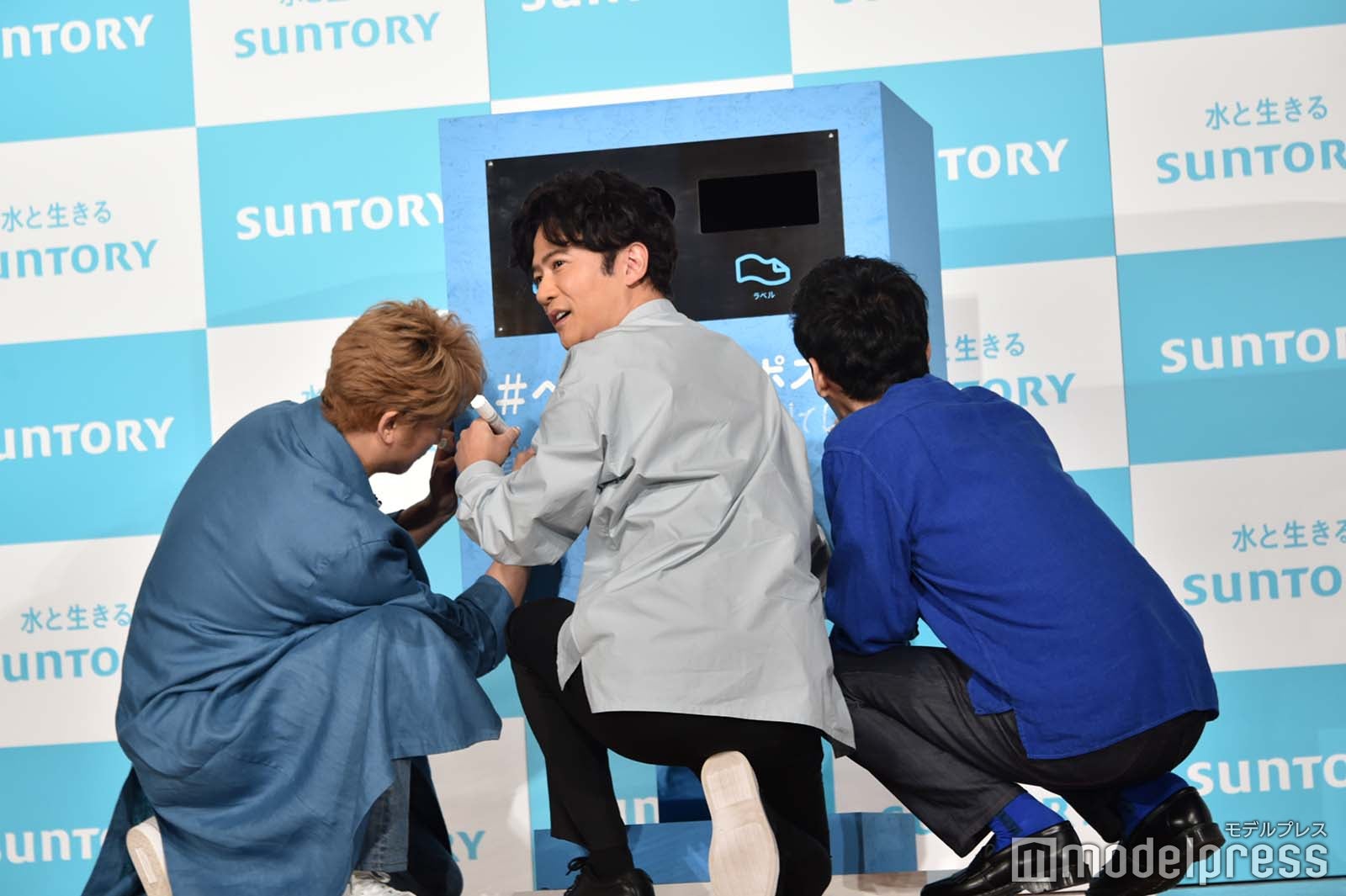 稲垣「カメラにお尻向けてすみません」（C）モデルプレス