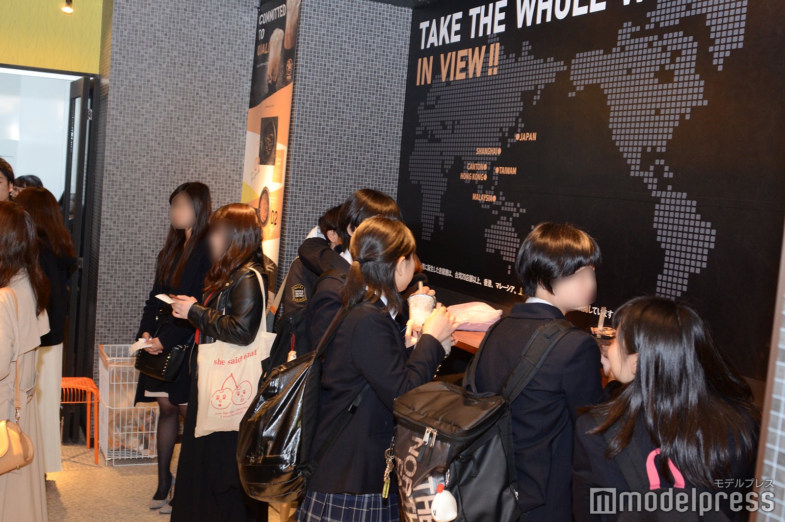 店内はカウンター席のみ（C）モデルプレス