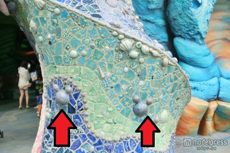 貝や石で出来ている柱には、隠れミッキーがいっぱい／TDS