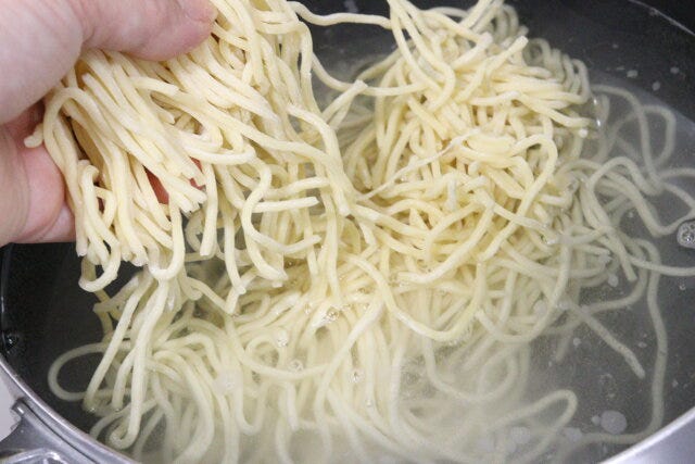 まいばすけっとのカラヒグ麺は茹で時間が短い