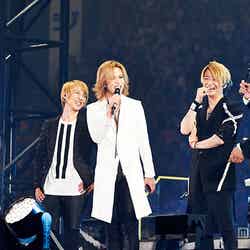 X JAPAN・YOSHIKI（中央）がGLAYの20周年記念ライブにサプライズ出演【モデルプレス】
