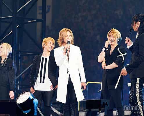 X JAPAN・YOSHIKI、GLAY20周年ライブにサプライズ出演 メンバーと熱い抱擁…涙で感謝を伝える