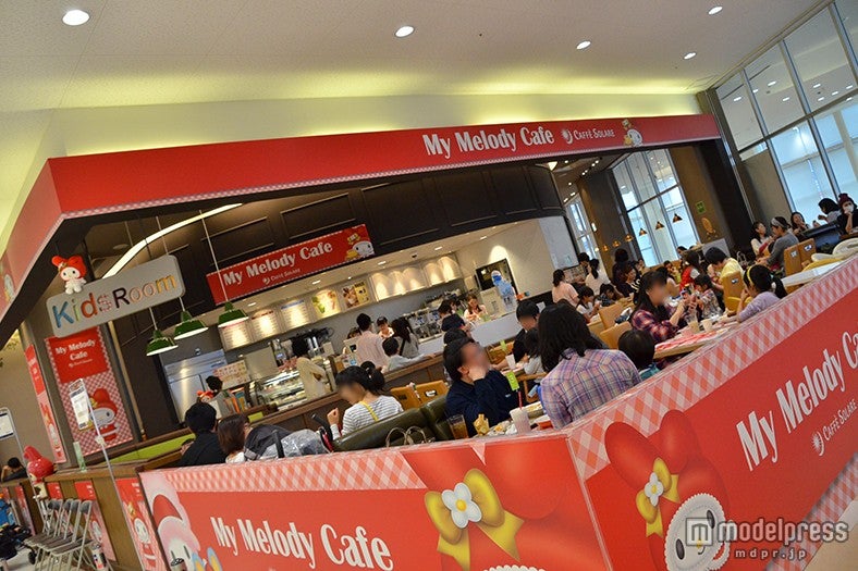 オープン直後から店内は満席