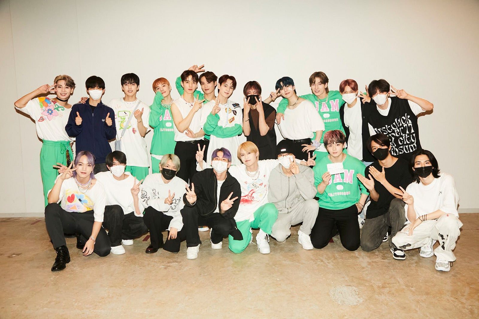 INI、JO1のライブ鑑賞 集合ショットが「眼福すぎる」「最強」と話題