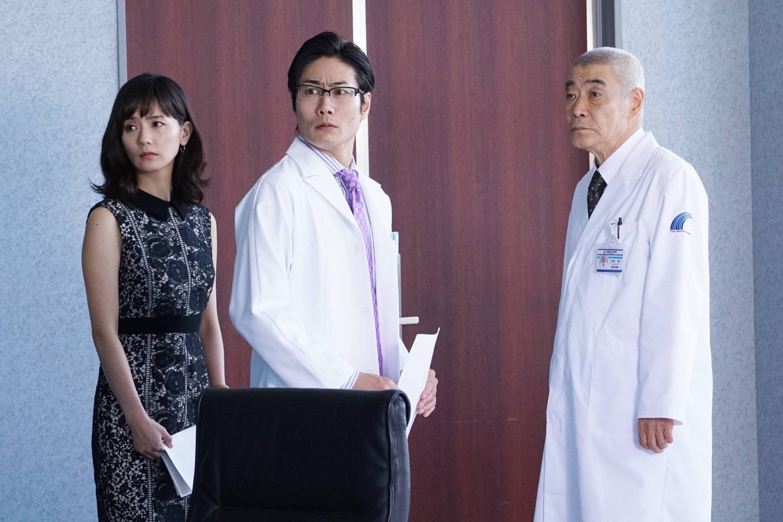 左から中村ゆり、戸次重幸、柄本明／「グッド・ドクター」第1話より（C）フジテレビ