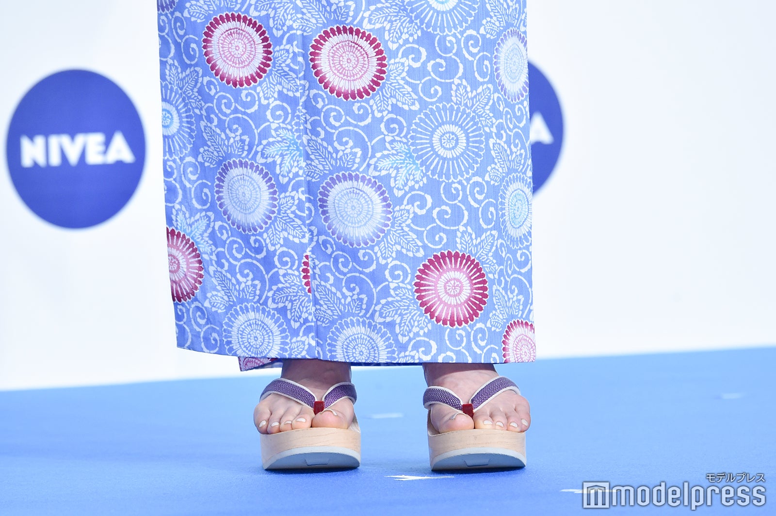 田中みな実の足元（C）モデルプレス