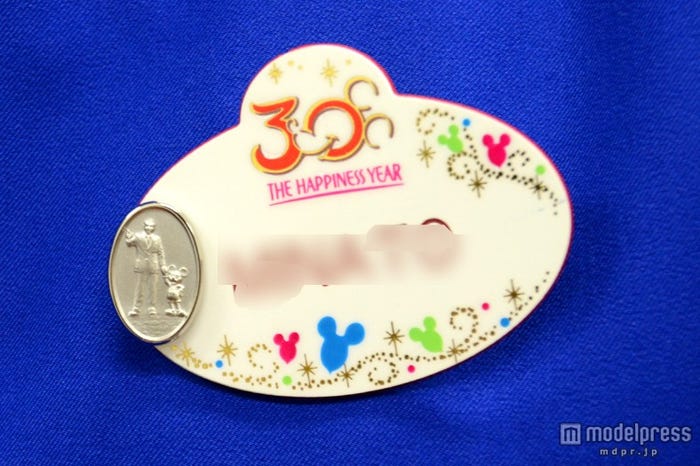 ウォルトとミッキーがデザインされた「スピリット・アワードピン」