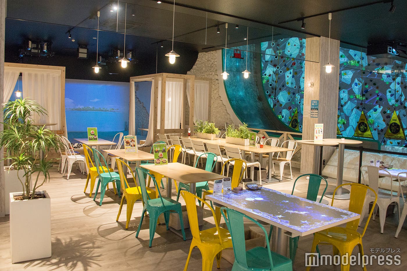 浜辺を再現したエリアが人気(C)モデルプレス