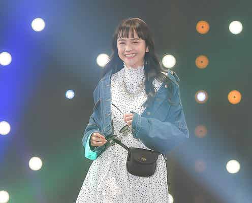 松井愛莉、美脚全開&弾ける笑顔に会場釘付け<TGC2018S/S>