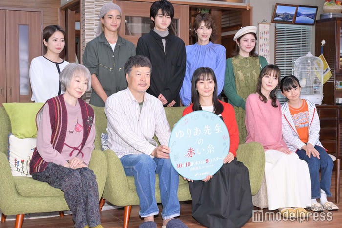 (前列左から)三田佳子、田中哲司、菅野美穂、松岡茉優、白山乃愛(後列左から)志田未来、木戸大聖、鈴鹿央士、吉瀬美智子、宮澤エマ (C)モデルプレス