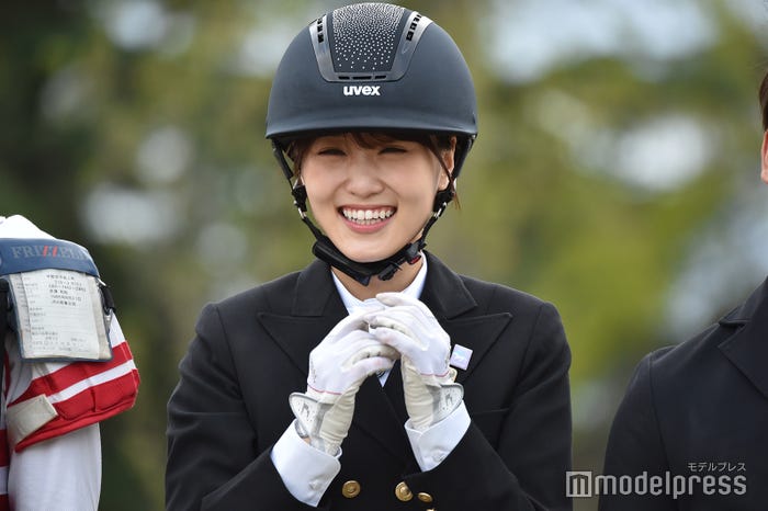 菅井友香(C)モデルプレス