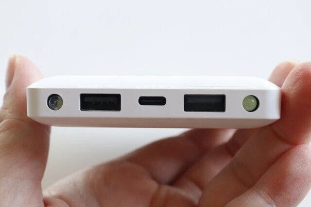 ダイソーのソーラー充電モバイルバッテリー5000mAh2