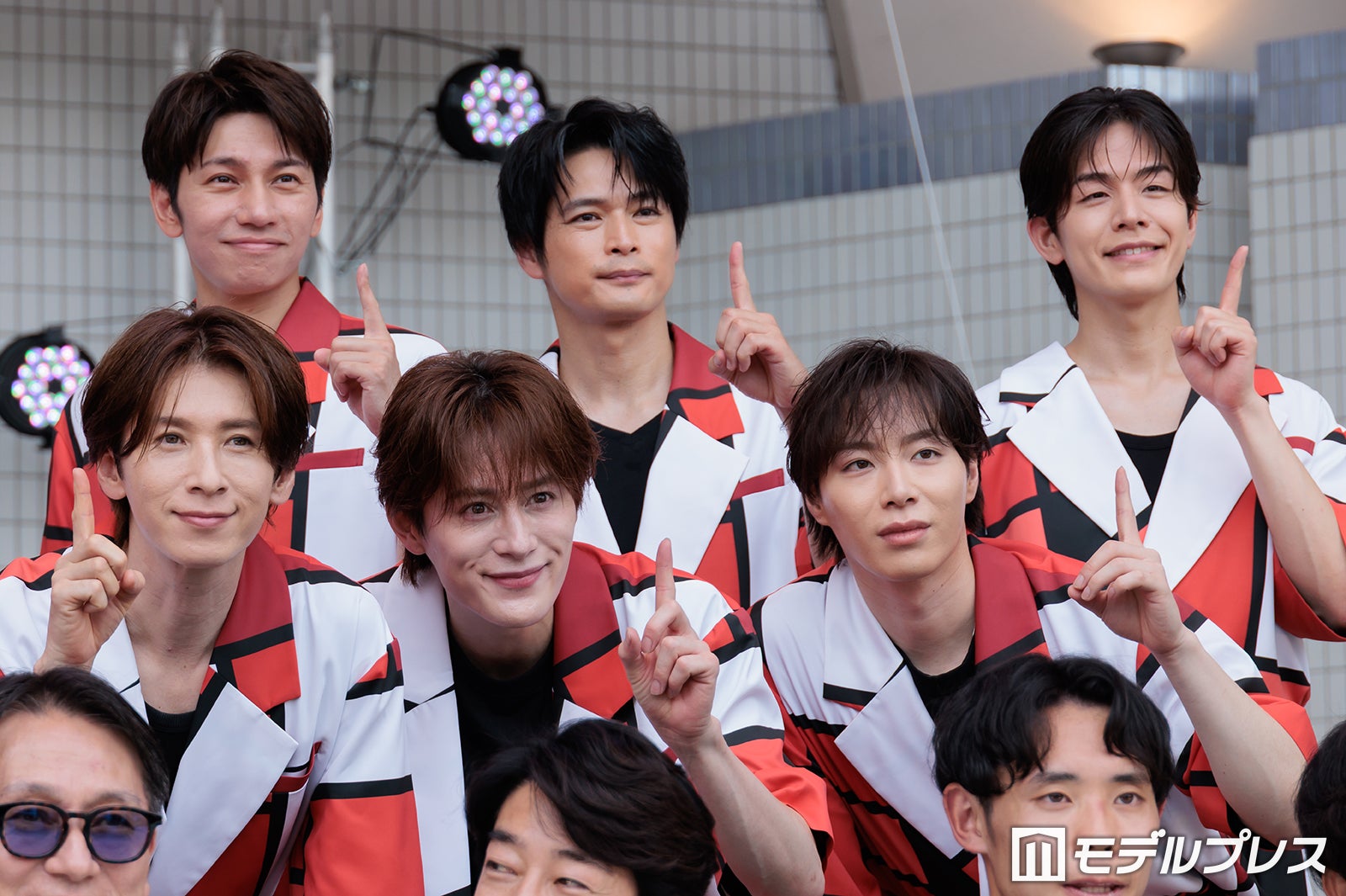 SHOW-WA／（後列左から）山本佳志、青山隼、井筒雄太（前列左から）寺田真二郎、向山毅、塩田将己（C）モデルプレス