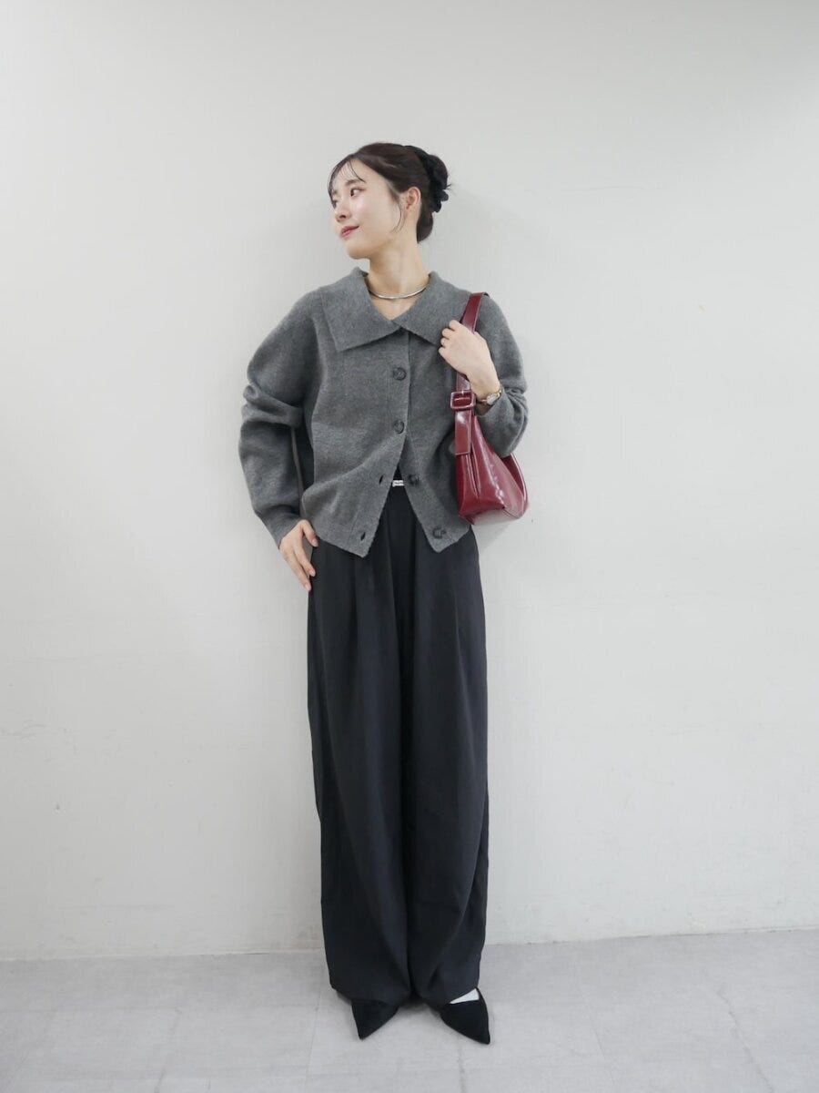 2026大人女性ポロニットカーディガンモノトーンコーデ