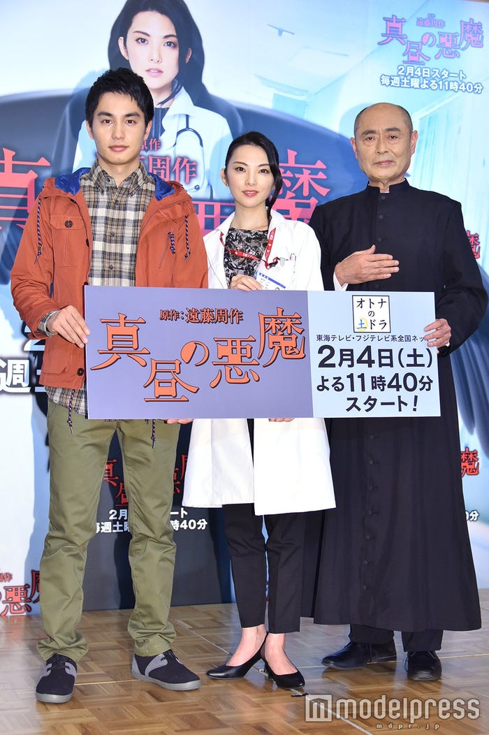 (左から)中村蒼、田中麗奈、伊武雅刀(C)モデルプレス