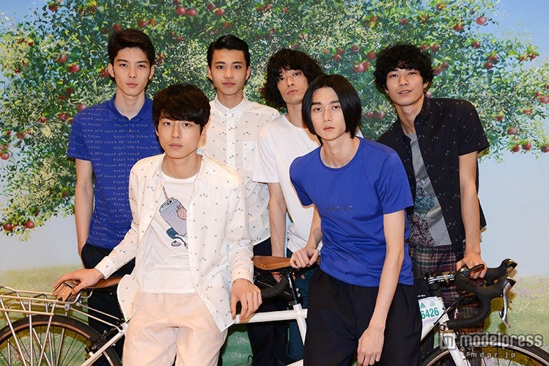 （後列左より）守屋光治、中田圭祐、兒玉太智、清原翔（前列左より）坂口健太郎、栁俊太郎
