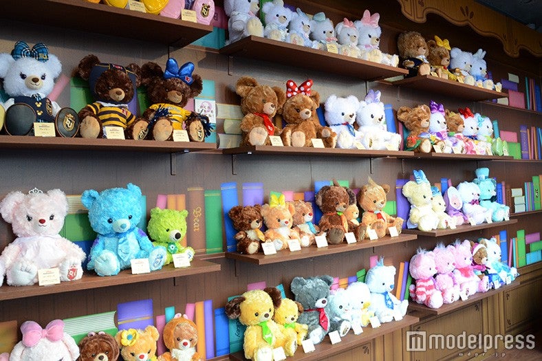 ミッキー達が通う学校の図書館をイメージしたフロア（C）モデルプレス／（C）Disney／Pixar