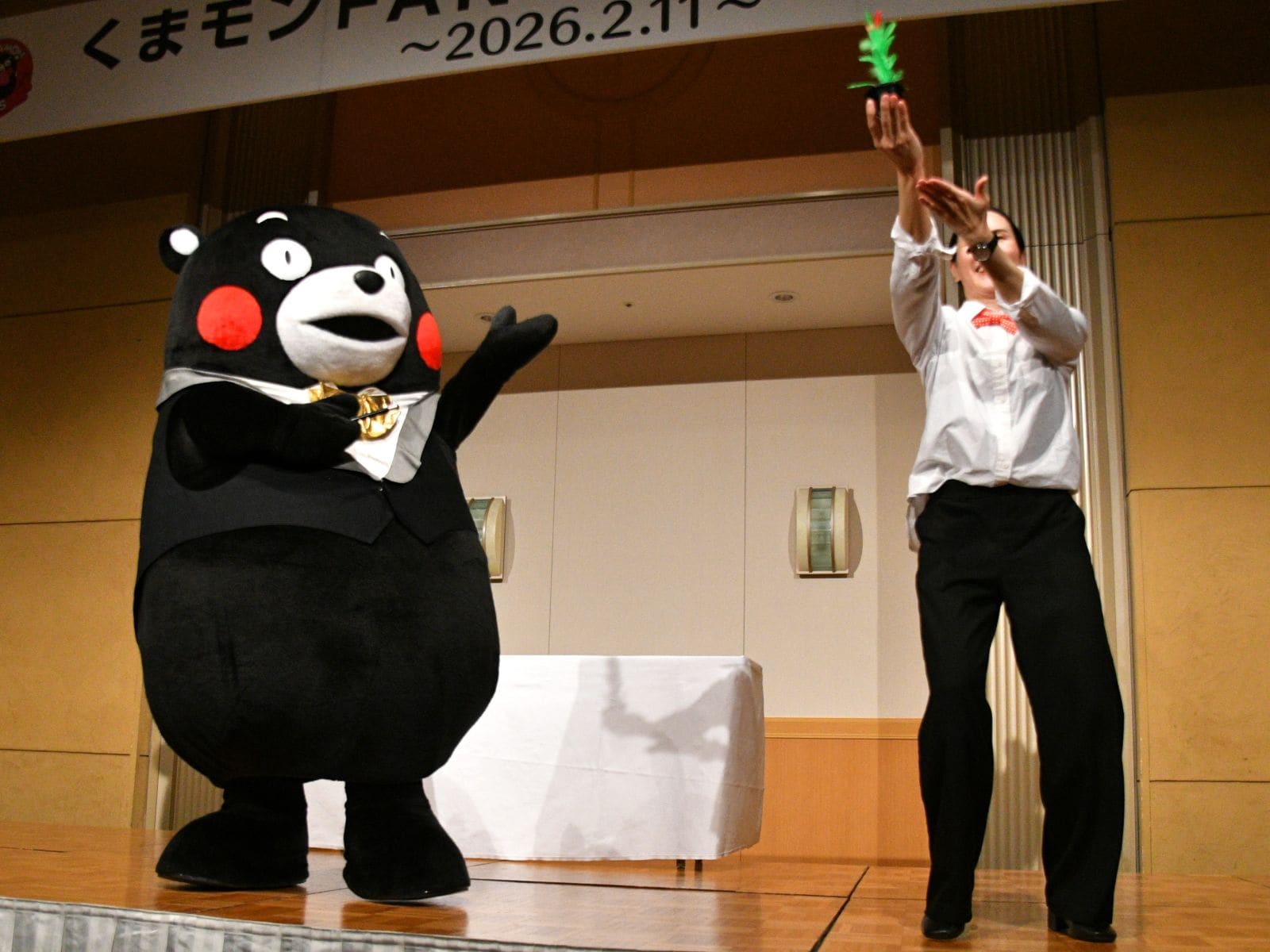 華麗な「くまジック」＝2月11日、熊本市