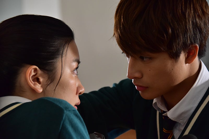 永野芽郁、白濱亜嵐／「ひるなかの流星」より（C）2017 フジテレビジョン 東宝 集英社（C）やまもり三香／集英社