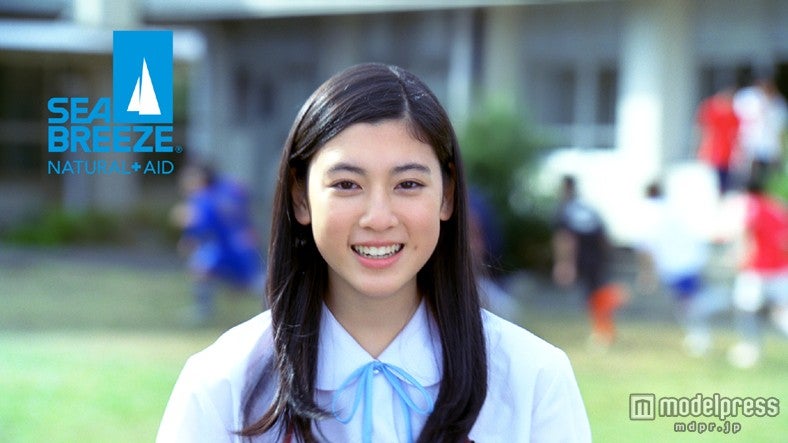 三吉彩花／シーブリーズ新ＴＶＣＭ「全力フォトグラファー」篇