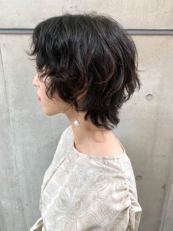 40代のぽっちゃりさんに似合うウルフカット 髪型で叶える小顔ヘアスタイル モデルプレス