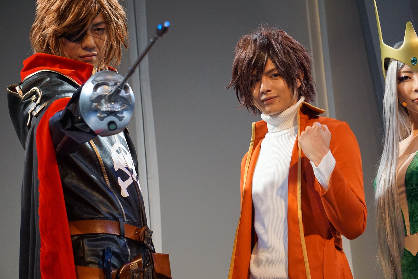 （左から）林野健志、鈴木勤