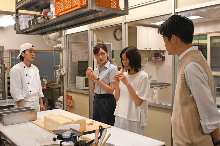 佐藤健、綾瀬はるか、上白石萌歌、井之脇海/「義母と娘のブルース」第8話より(C)TBS