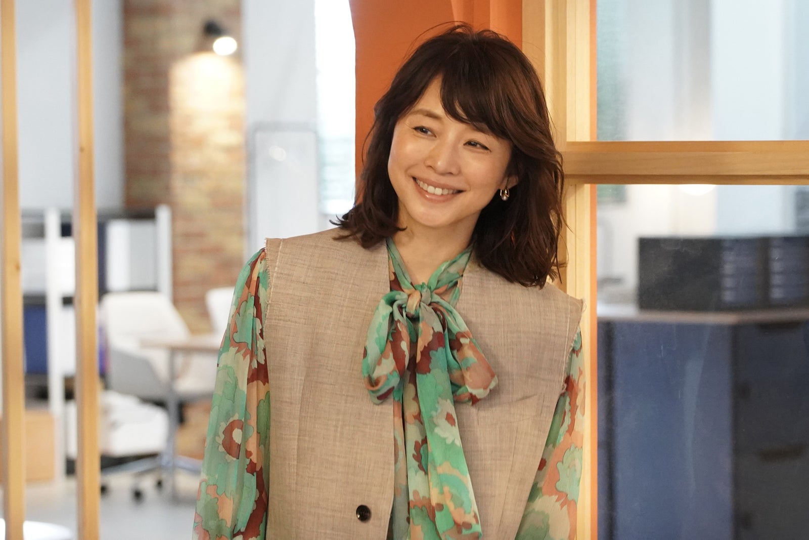 石田ゆり子「転職の魔王様」第1話より（C）カンテレ