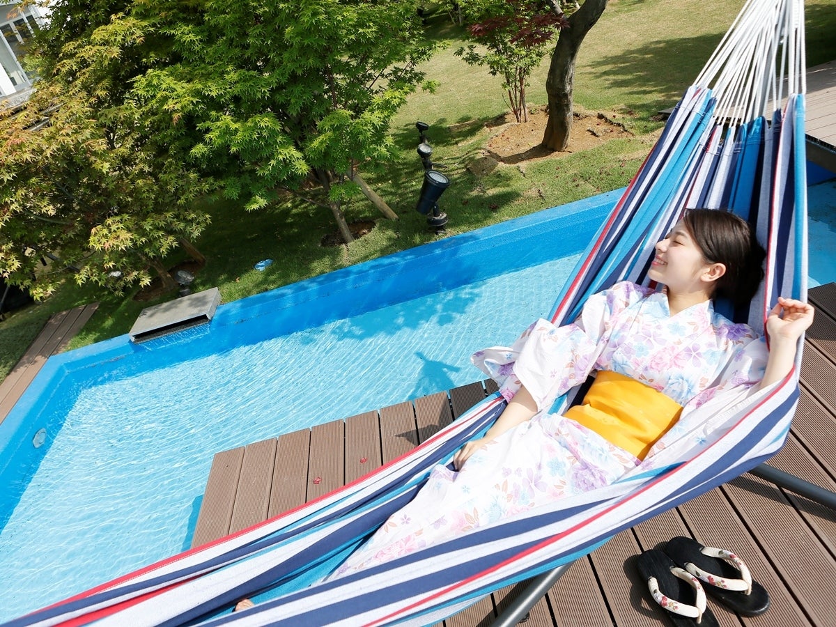 ハンモックでのんびり／画像提供：株式会社ホテル南風楼