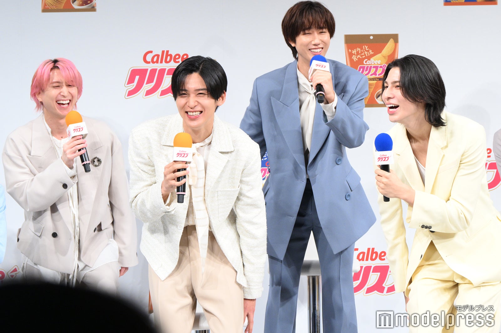 CM撮影中常に食べ続けていた佐久間大介、“新しい言語”に挑戦した阿部亮平、同じタイミングで立ち上がる目黒蓮＆ラウール（C）モデルプレス