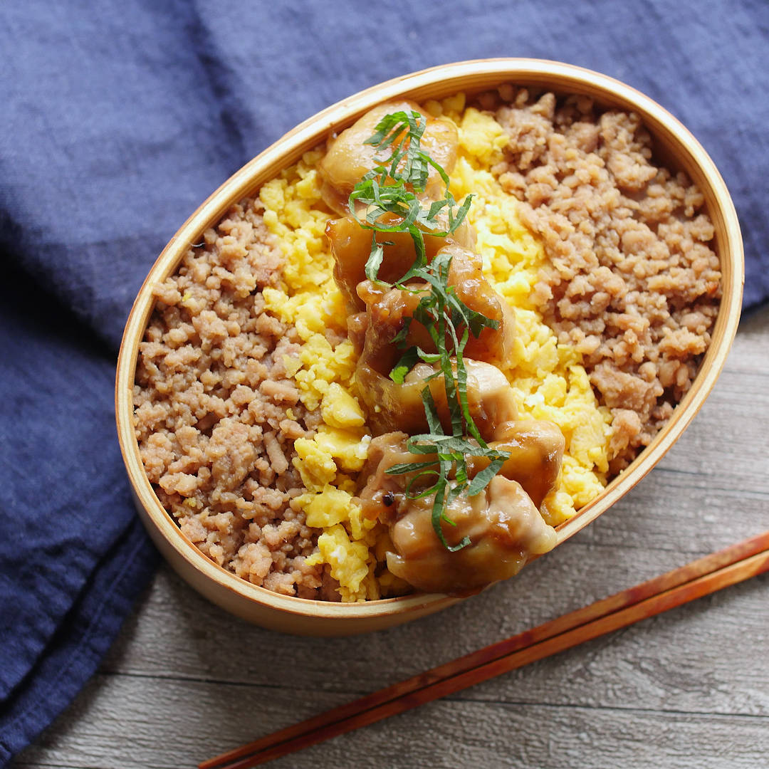 ねぼすけ弁当 全部レンジで15分 照り焼き鶏そぼろ丼弁当 モデルプレス