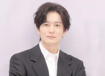「素敵が歩いてる～♥♥」「かっけぇーかよ！」岡田将生 全身LOEWEでアンバサダー就任報告「めっちゃ似合う」「激メロ」街並みに溶け込む