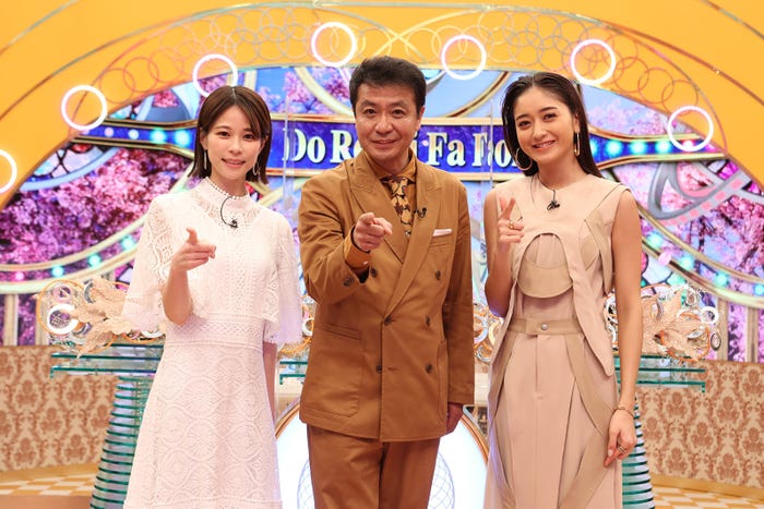 (左から)鈴木唯、中山秀征、池田美優(C)フジテレビ