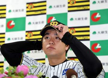 阪神・高橋遥人 初の月間MVP「すごく光栄」佐藤輝とチーム投打ダブル受賞