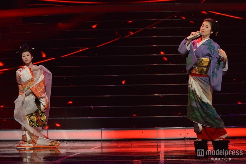 壇蜜、「紅白」で妖艶な遊女姿に　藤あや子の前で倒れこむ？＜紅白本番＞