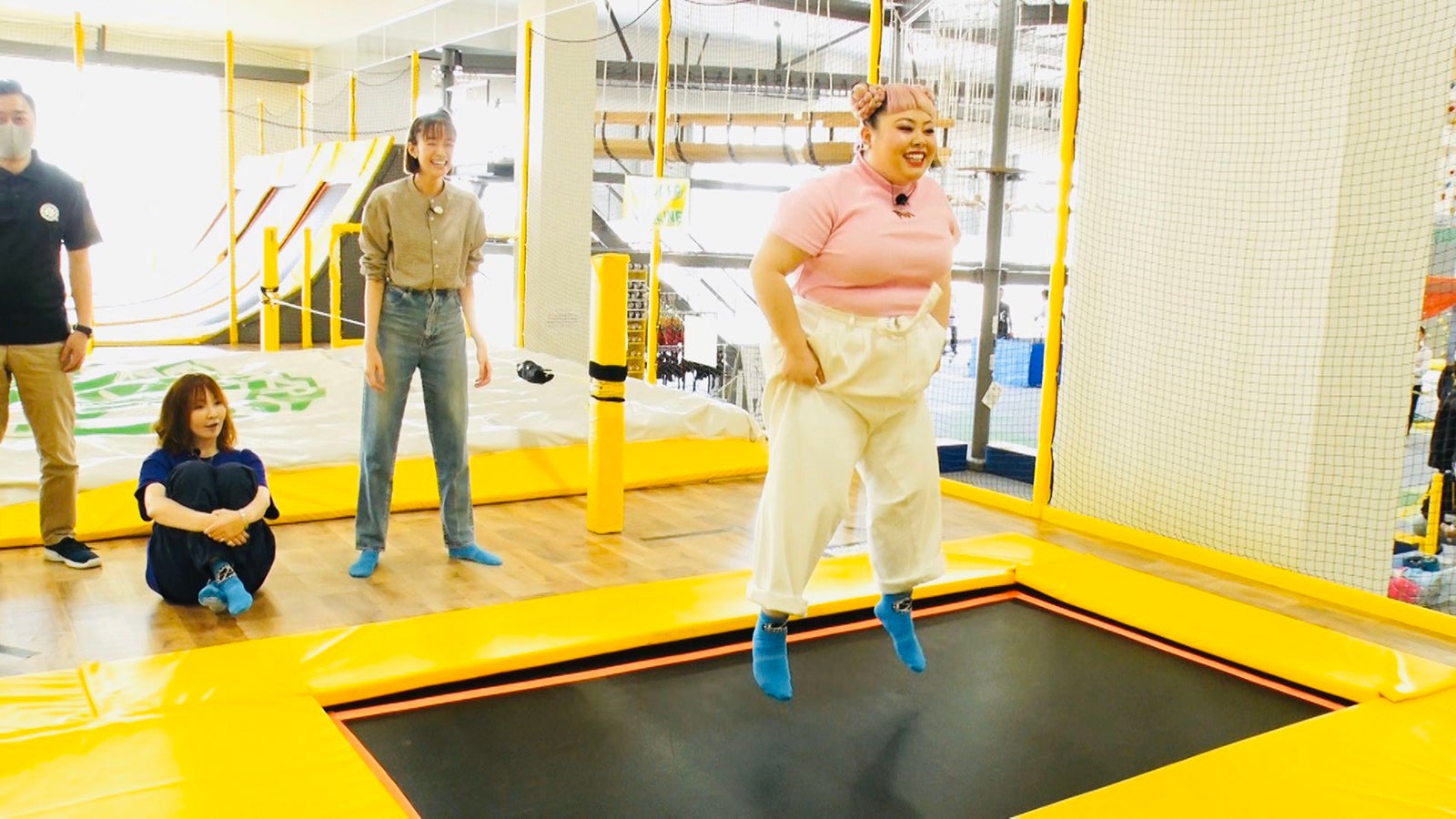 渡辺直美、バナナマンらと対決　奇跡の珍プレー続出