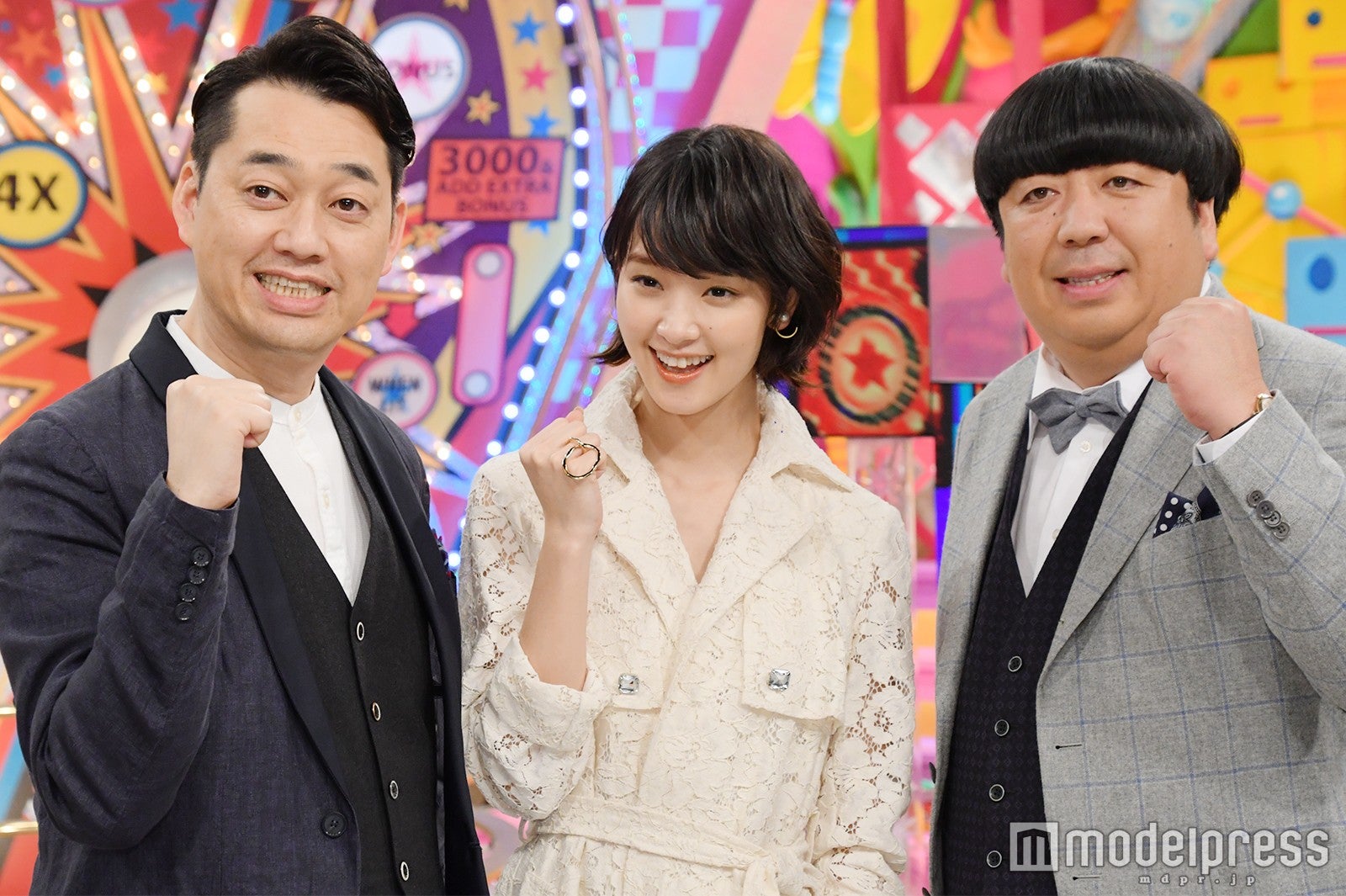 （左から）設楽統、剛力彩芽、日村勇紀 （C）モデルプレス