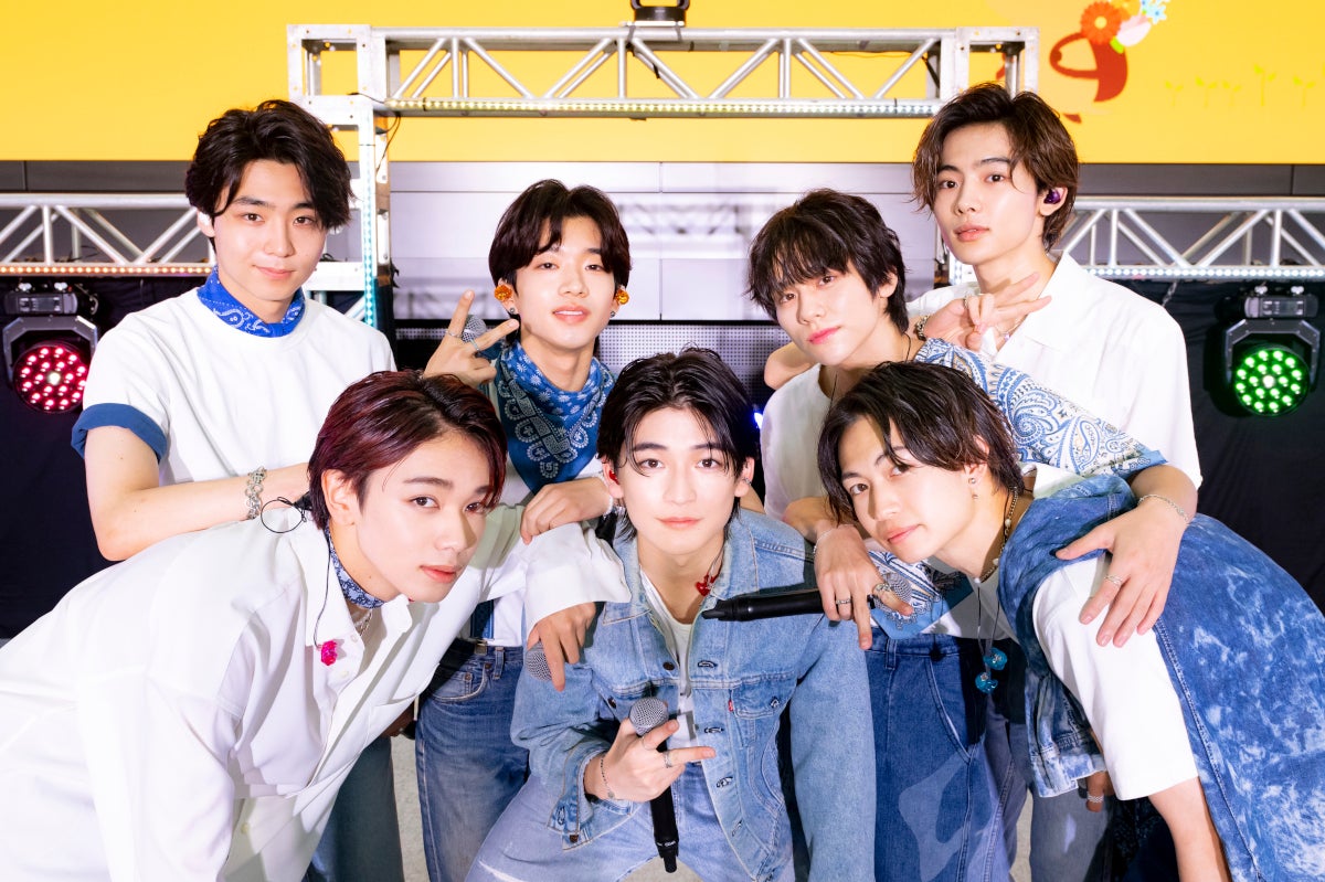 8LOOMのメンバー（前列左から）宮世琉弥、高橋文哉、綱啓永（後列左から）八村倫太郎、森愁斗、山下幸輝、NOA （C）TBS