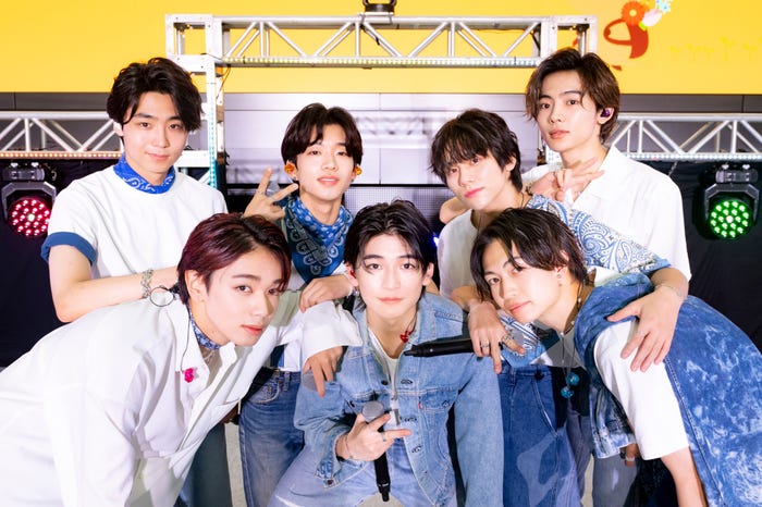 8LOOMのメンバー(前列左から)宮世琉弥、高橋文哉、綱啓永(後列左から)八村倫太郎、森愁斗、山下幸輝、NOA (C)TBS