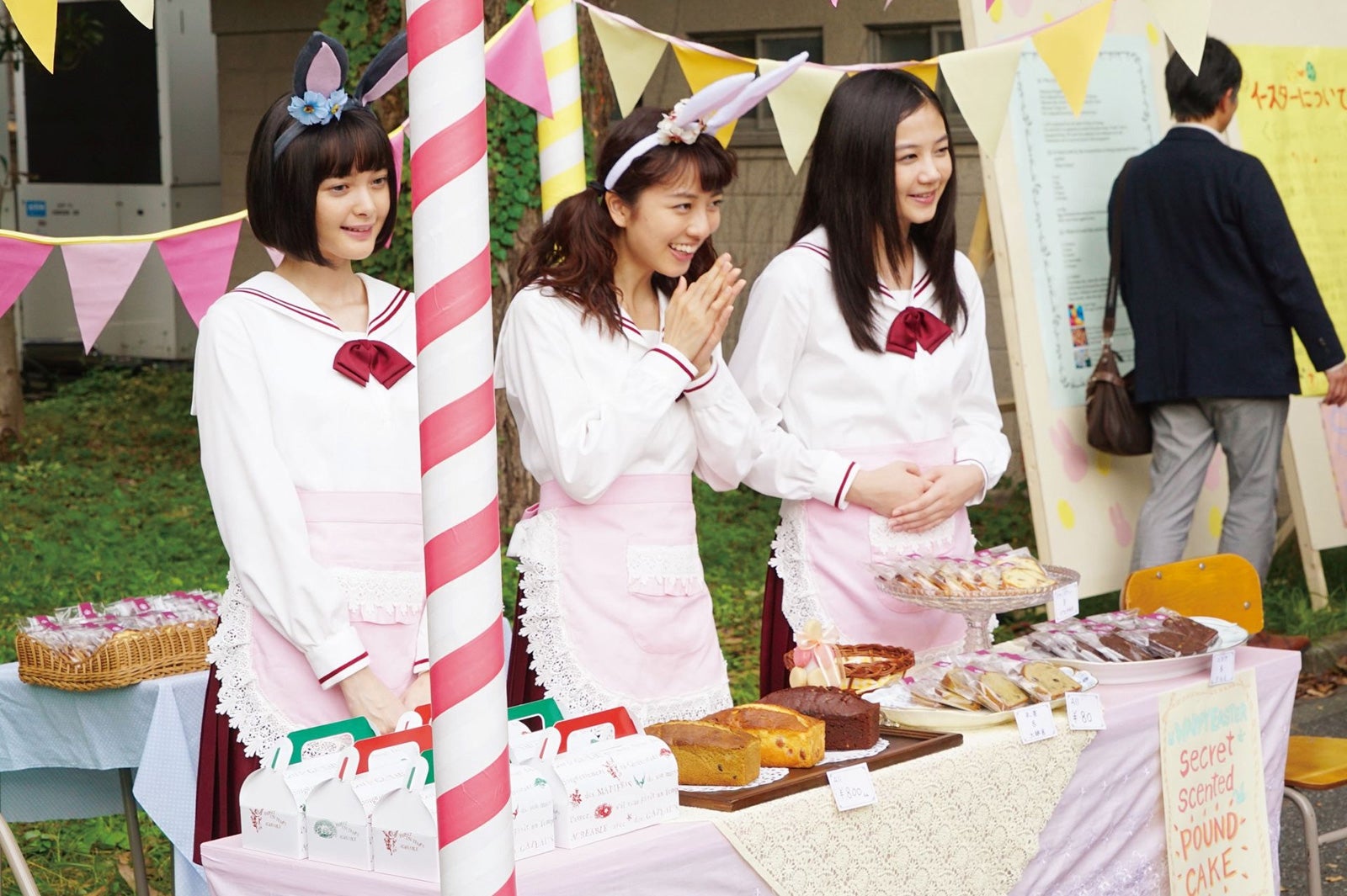 玉城ティナ、小島梨里杏、清水富美加 （C）2017「暗黒女子」製作委員会（C）秋吉理香子／双葉社