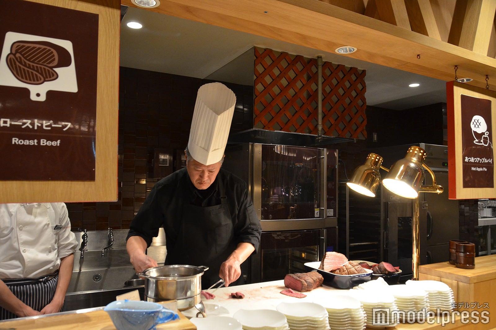 夕食（C）モデルプレス