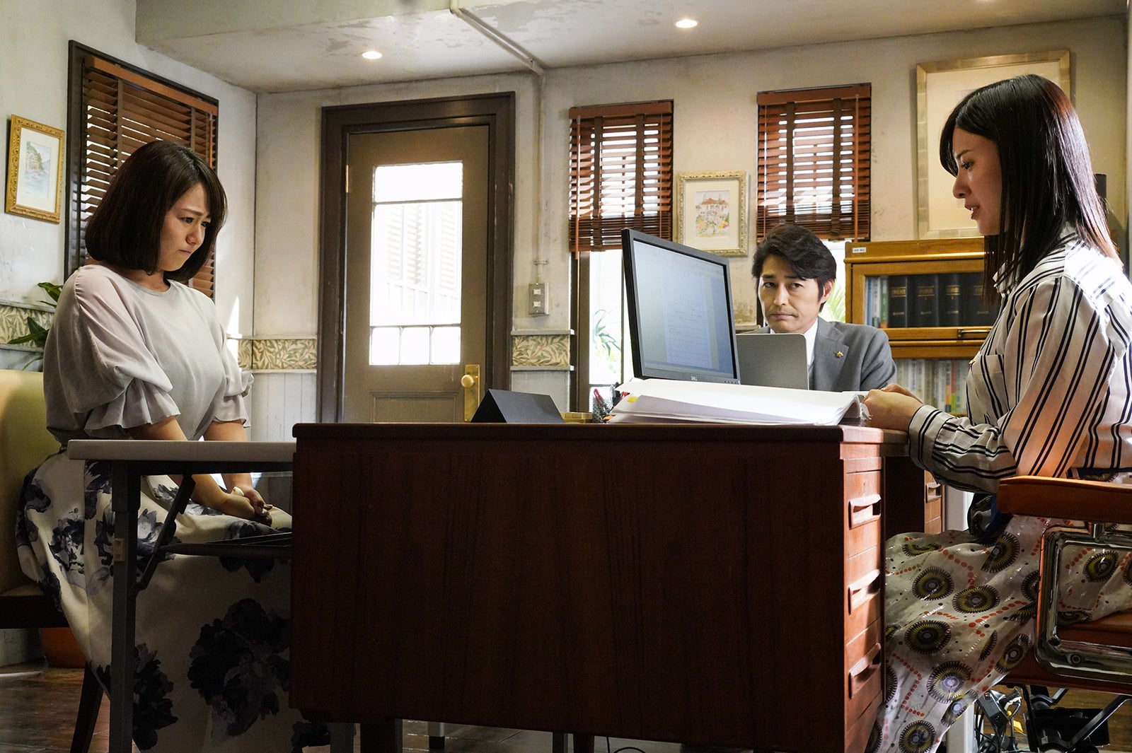 磯山さやか、安田顕、吉高由里子／「正義のセ」第3話より（提供写真）