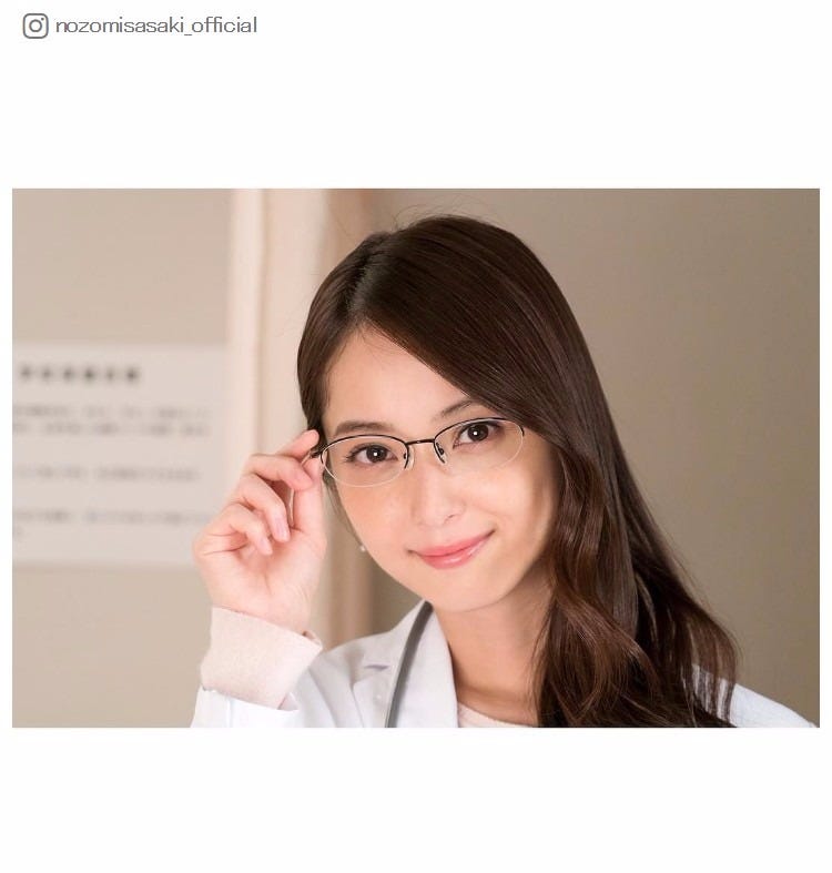 佐々木希 美脚輝くセクシーな保健室の先生姿に 急に熱が出た の声 モデルプレス 佐々木希 美脚輝くセクシーな保健室の先生姿に 急に熱が出た の声 モデルプレス